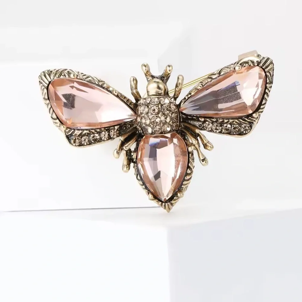 Vintage Amber Gem Insect Brooch — Gold Tone
